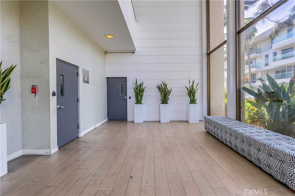 1140 E OCEAN Boulevard 306