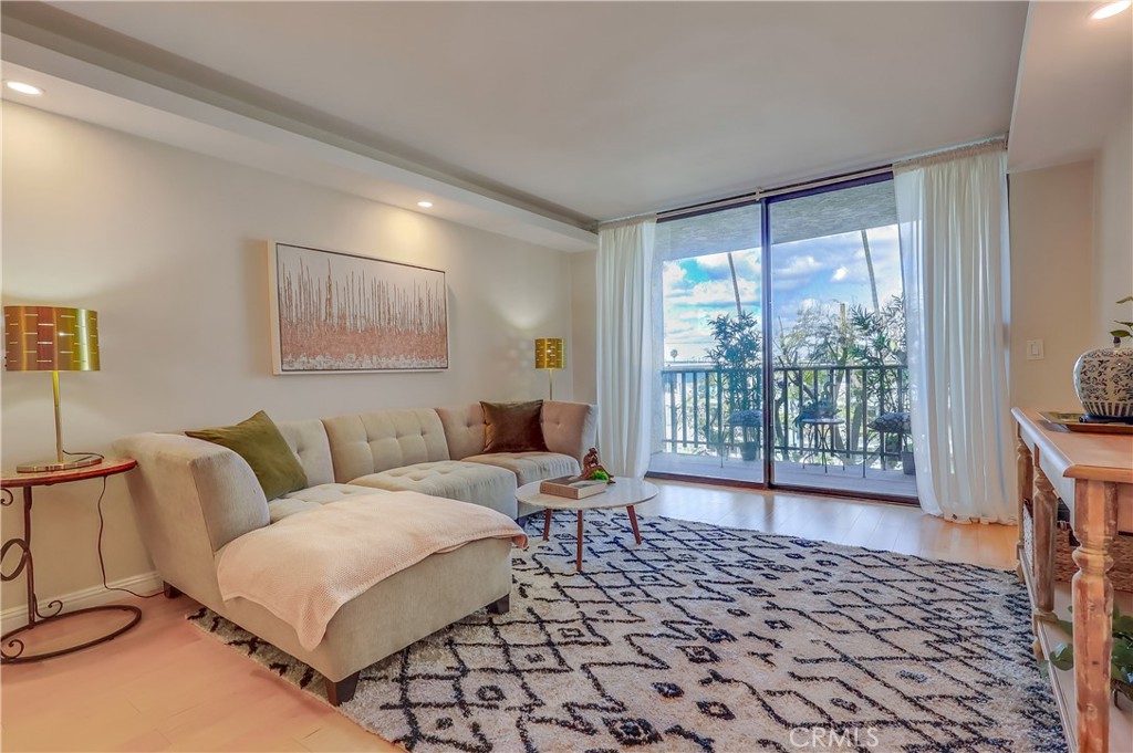 1140 E OCEAN Boulevard 306
