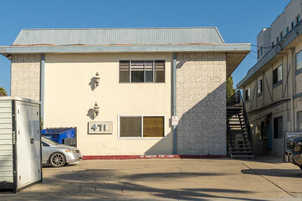 PRICE REDUCTION!!!!!!!! Charming single story condominium located in the vibrant community of Chula Vista. Offering two spacious bedrooms and a large living space. Recently updated kitchen with new appliances and counter tops, fully remodeled bathroom, new flooring, fresh paint and new energy efficient dual pane windows. This residence is in move-in ready condition. Located in the heart of Chula Vista with easy access to local amenities, schools, and parks. This property can be a great investment, located across the street from Scripps Chula Vista, and being close to the bustling Downtown Chula Vista, and everything that it offers. Whether you're looking for a place to call home or an investment opportunity, 471 Fourth Avenue presents a promising option in a desirable neighborhood.