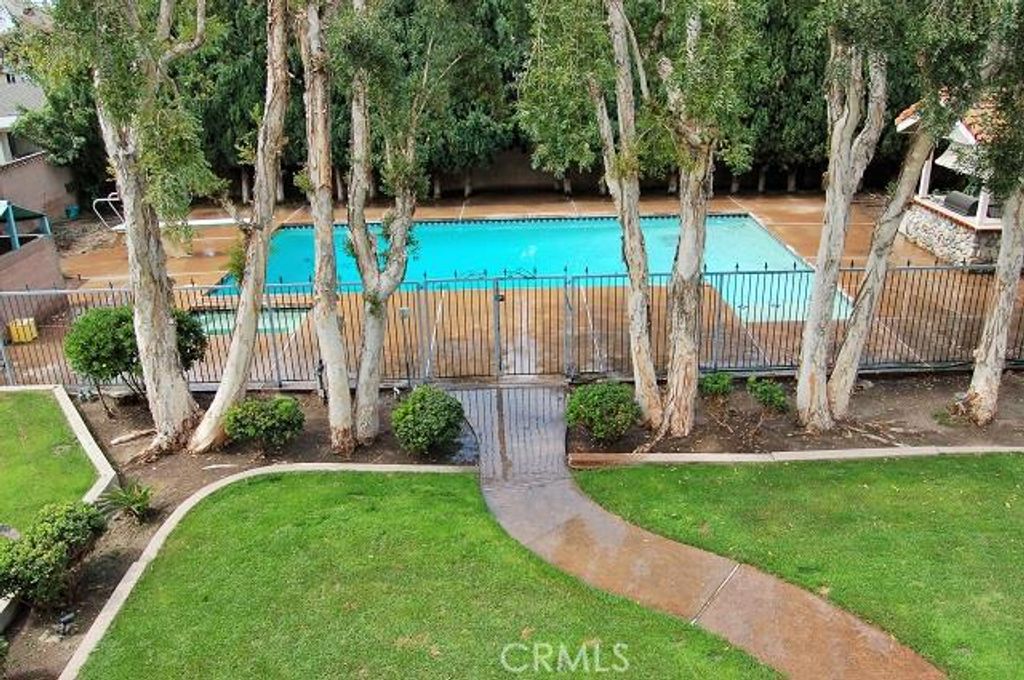 listing image 130722421297024996688