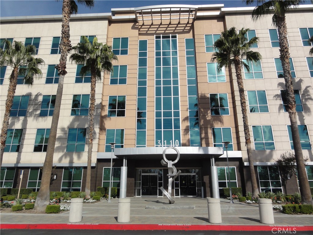 • 159,270 SF Two Multi-Tenant Office Buildings
• Class A Office Campus Built in 2005 & 2007
• West Of I-15 & Visible from I-10 Freeway & Close Proximity to the Ontario International Airport, Ontario Mills, & Retail Amenities
• 4/1,000 Parking Onsite
• Full-Service Gross Leases
• Professionally Managed & Maintained
• Suite 275 is 947 SF with an Open Floor Plan, Training Room with AV Equipment