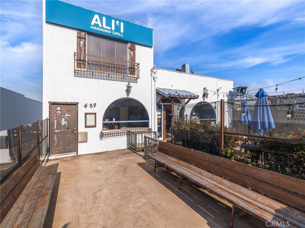 409 E Grand Avenue