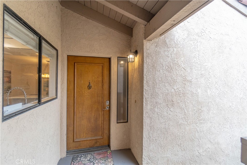 4861 Lago Drive 201