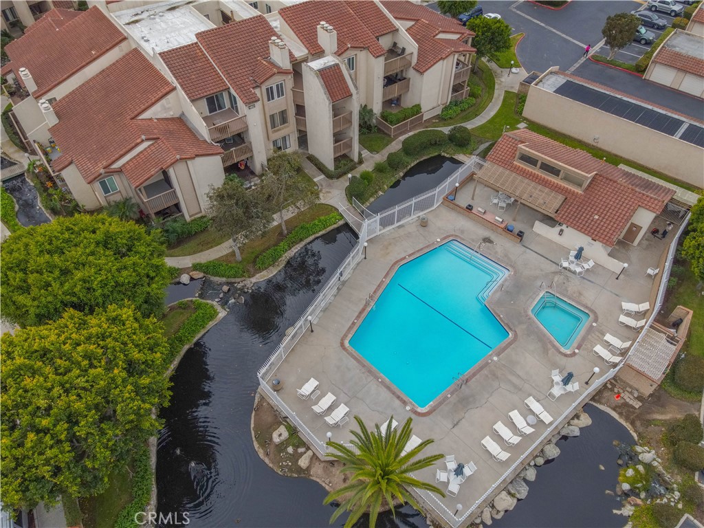 4861 Lago Drive 201