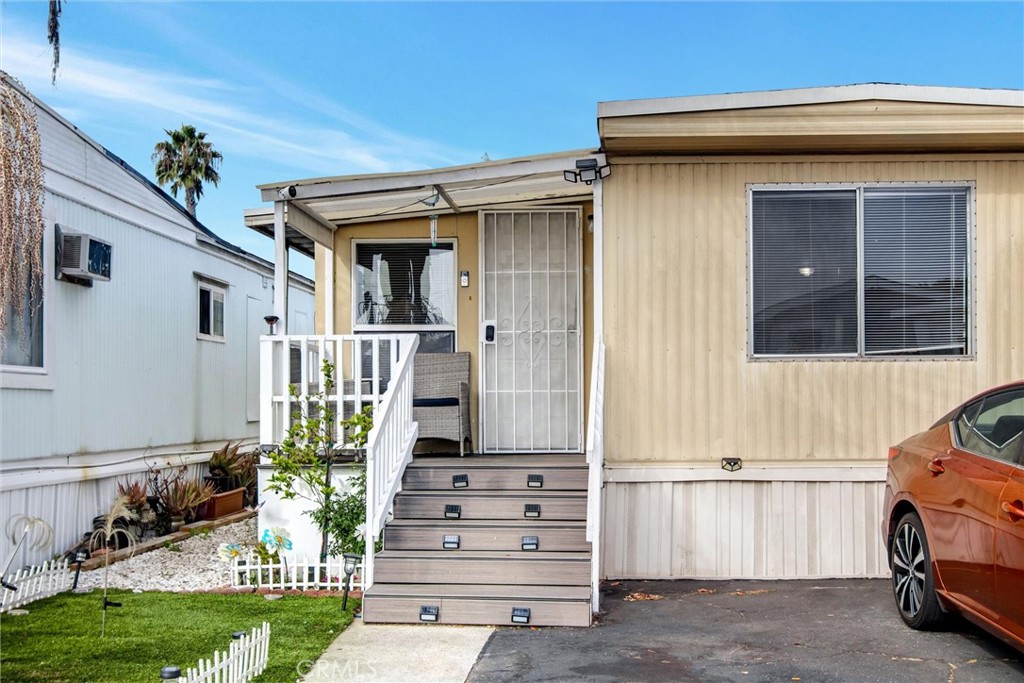 Charming 2-Bedroom Mobile Home in Torrance – Ideal for First-Time Buyers! Welcome to 23701 S. Western Ave #42, Torrance, CA 90501 – a perfect starter home that's better than renting! This cozy 2-bedroom, 1-bathroom home offers 624 sqft of comfortable living space, including a spacious living room and a remodeled bathroom. The home features beautiful new laminate flooring throughout, with a roof that was newly installed in 2019.
Convenience is key, with an in-unit laundry room complete with washer/dryer hookups, plus two dedicated parking spaces right in front of the home. The exterior has been upgraded with new stairs and rails, and the front yard has been beautifully renovated, adding a charming outdoor space. A small storage room at the rear provides extra room for your belongings. Located in a family-friendly park within the sought-after Torrance school district, this pet-friendly community offers great amenities, including two pools, a clubhouse, and even a car wash. The property is conveniently located near parks, restaurants, a gym, and a drive-thru Starbucks, making it an ideal spot for modern living.
Don’t miss this opportunity to own your own home! (Land Lease for space $2,100 a month).