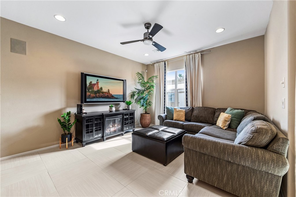 405 S Anaheim Boulevard 8