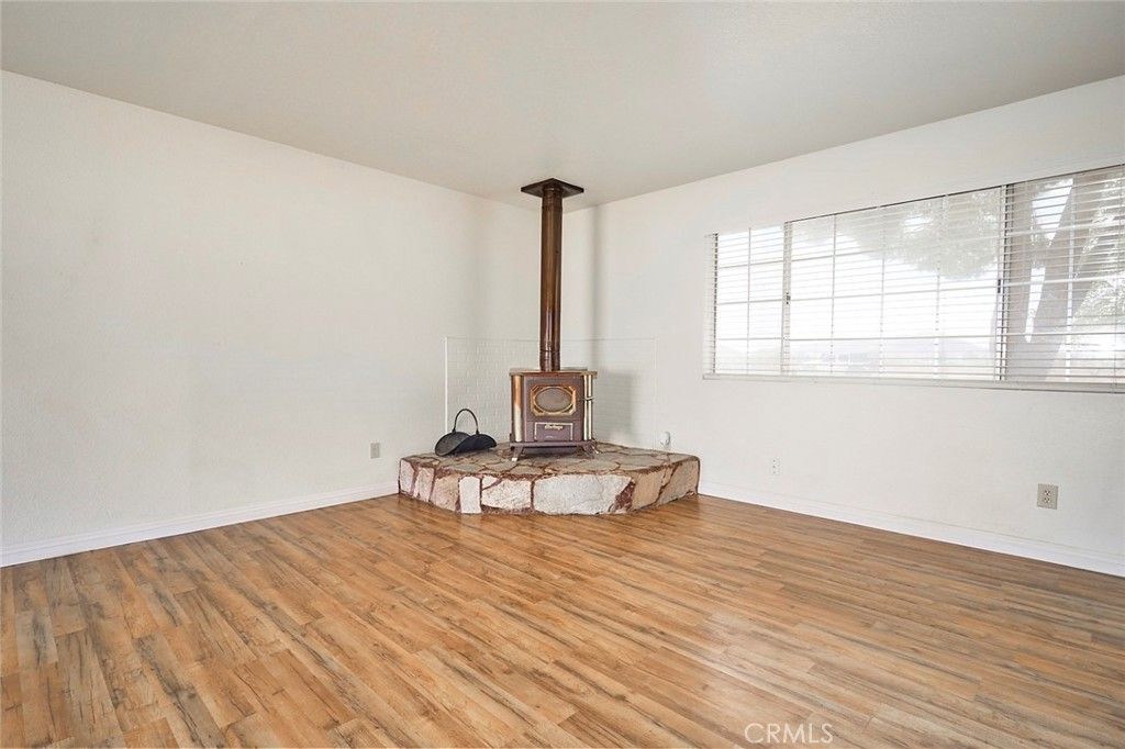 listing image 130729248466553362798