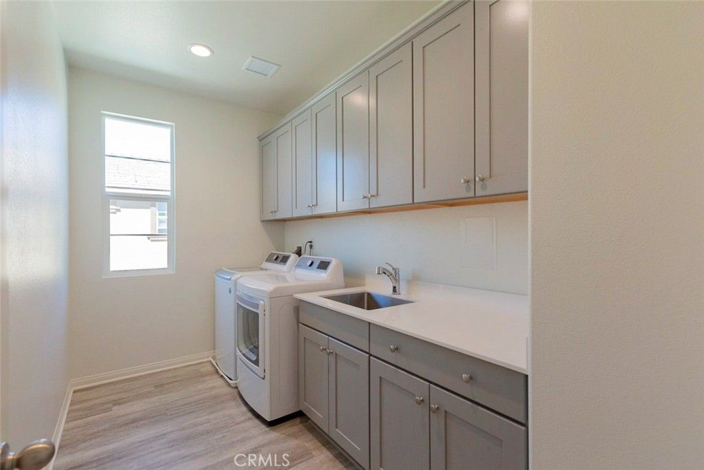 listing image 130727766488124808225