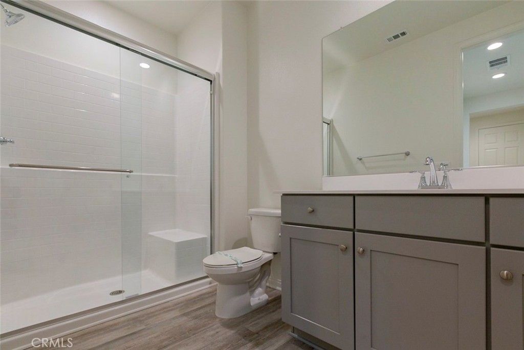 listing image 130720432220500416275