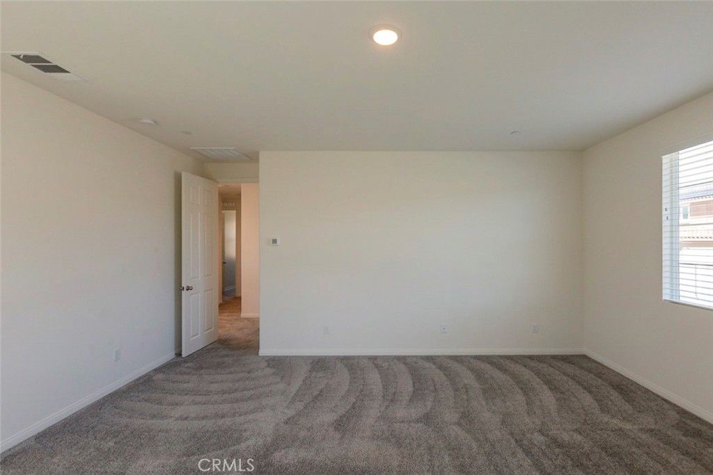 listing image 130727544664603131465