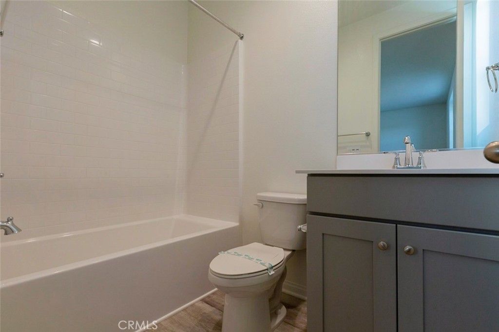 listing image 130726436855950337559