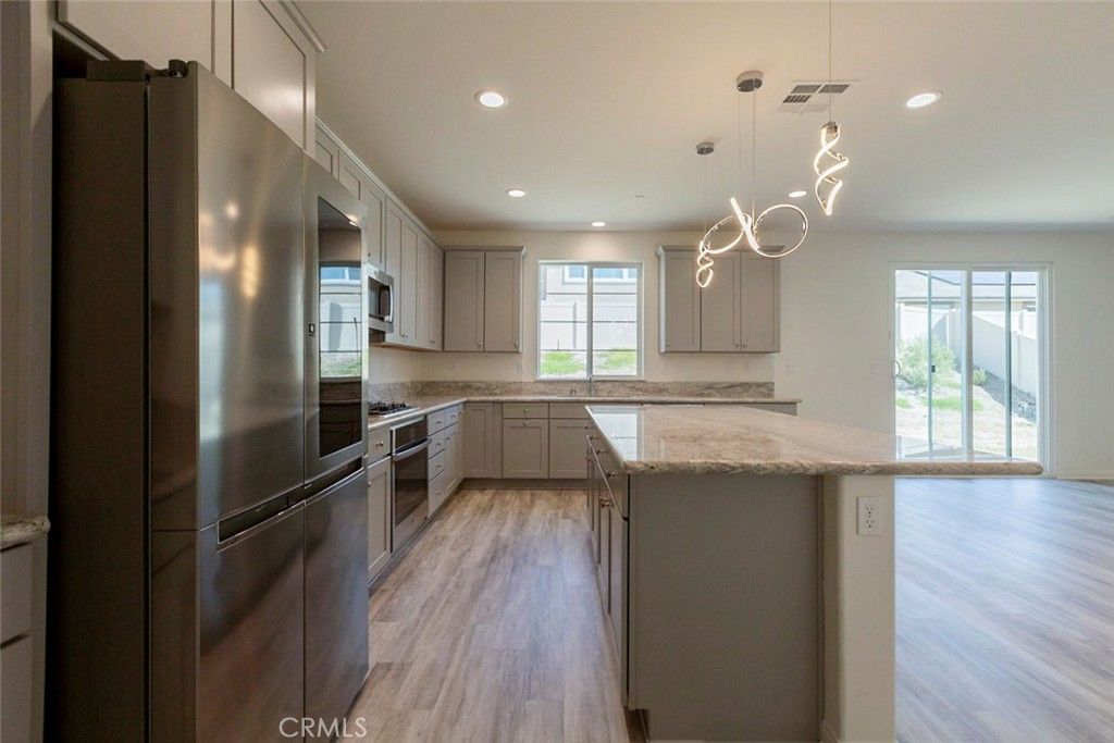 listing image 130722962432651398137