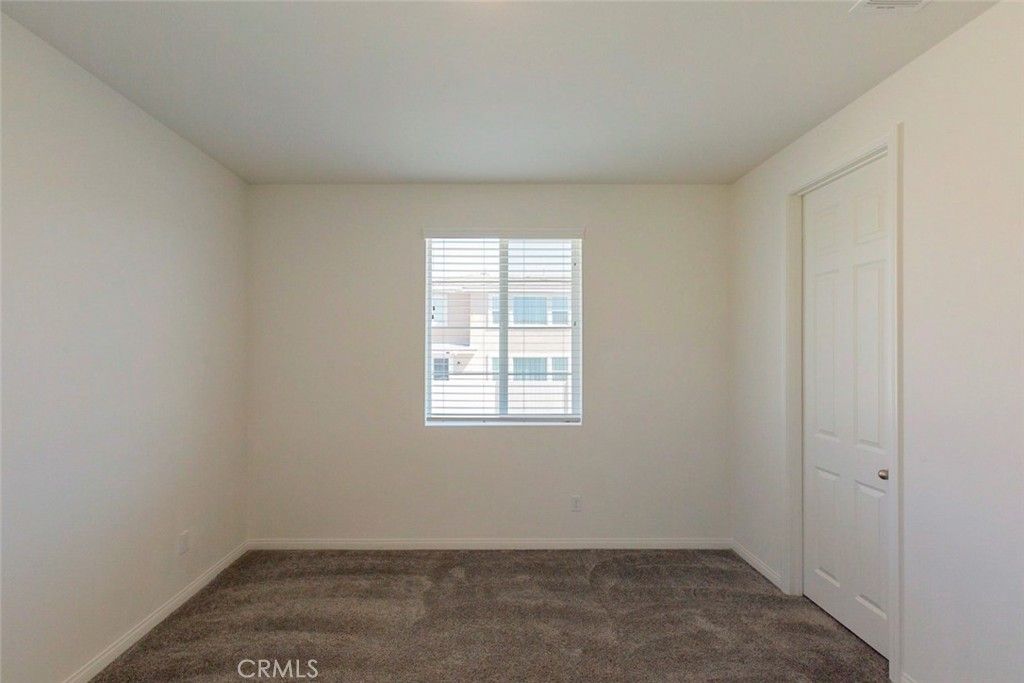 listing image 130725596414520974176