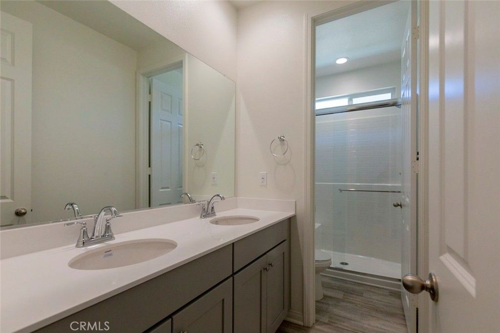 listing image 130728391897978371365