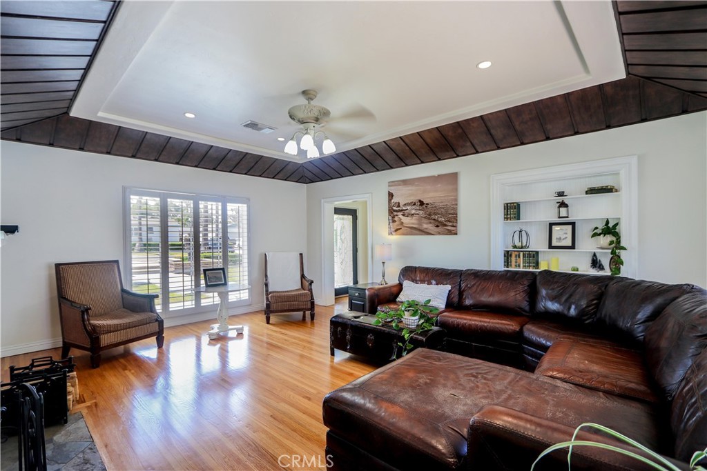 Photo 9 of 70 of 125 E Las Palmas Drive house