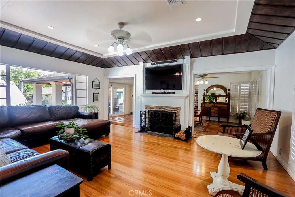 Photo 8 of 70 of 125 E Las Palmas Drive house
