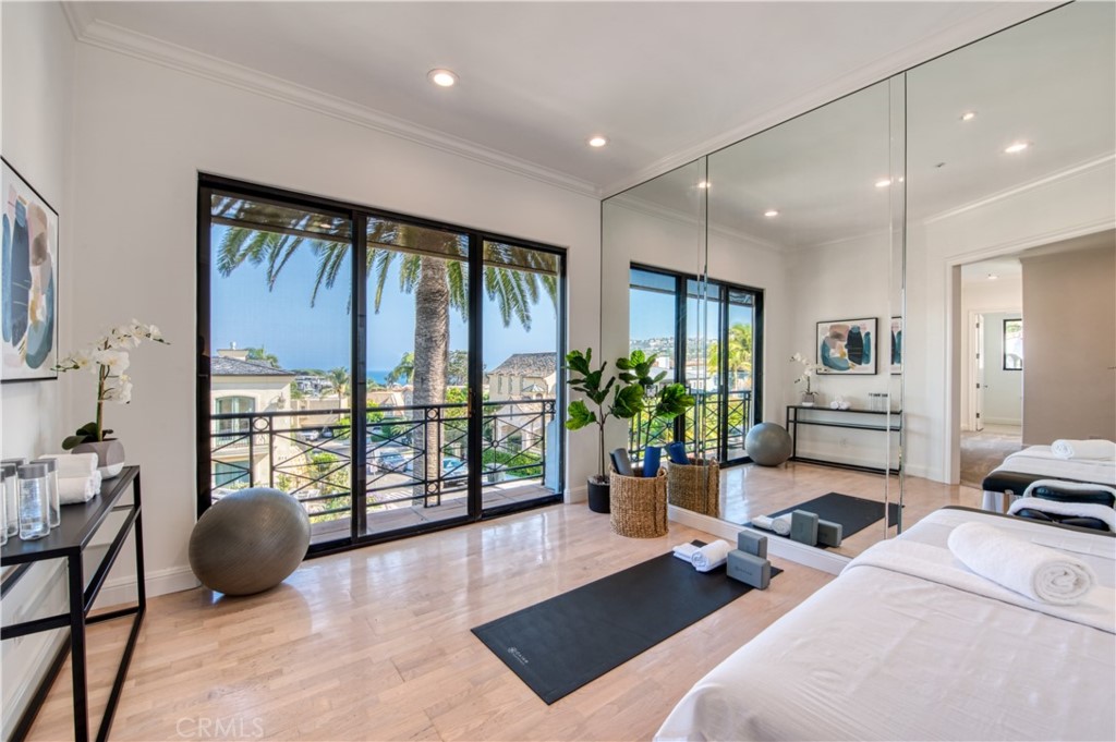 Corona del Mar South of PCH (CDMS) - Residential