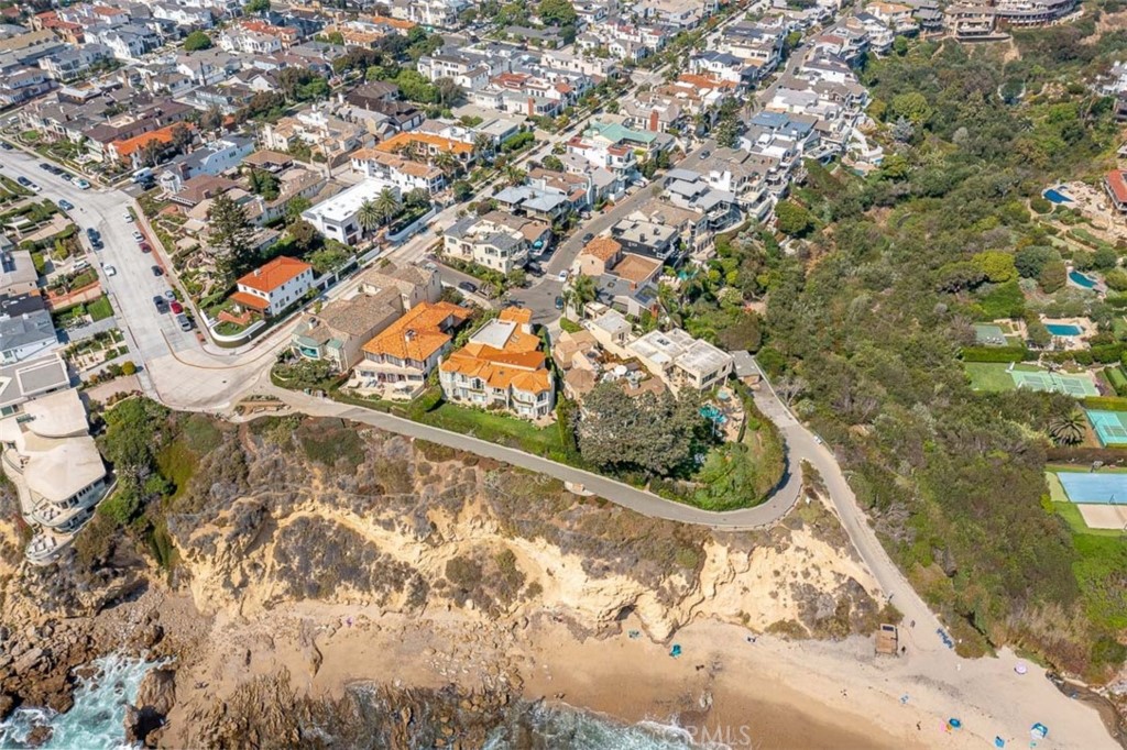 Corona del Mar South of PCH (CDMS) - Residential