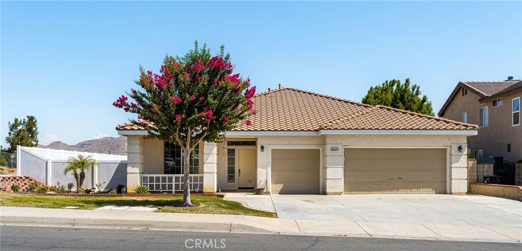 listing image 130724639721585177389