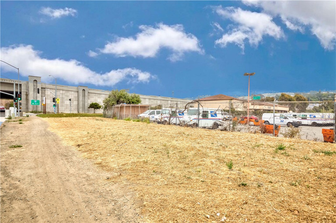 524 E Avenida Pico