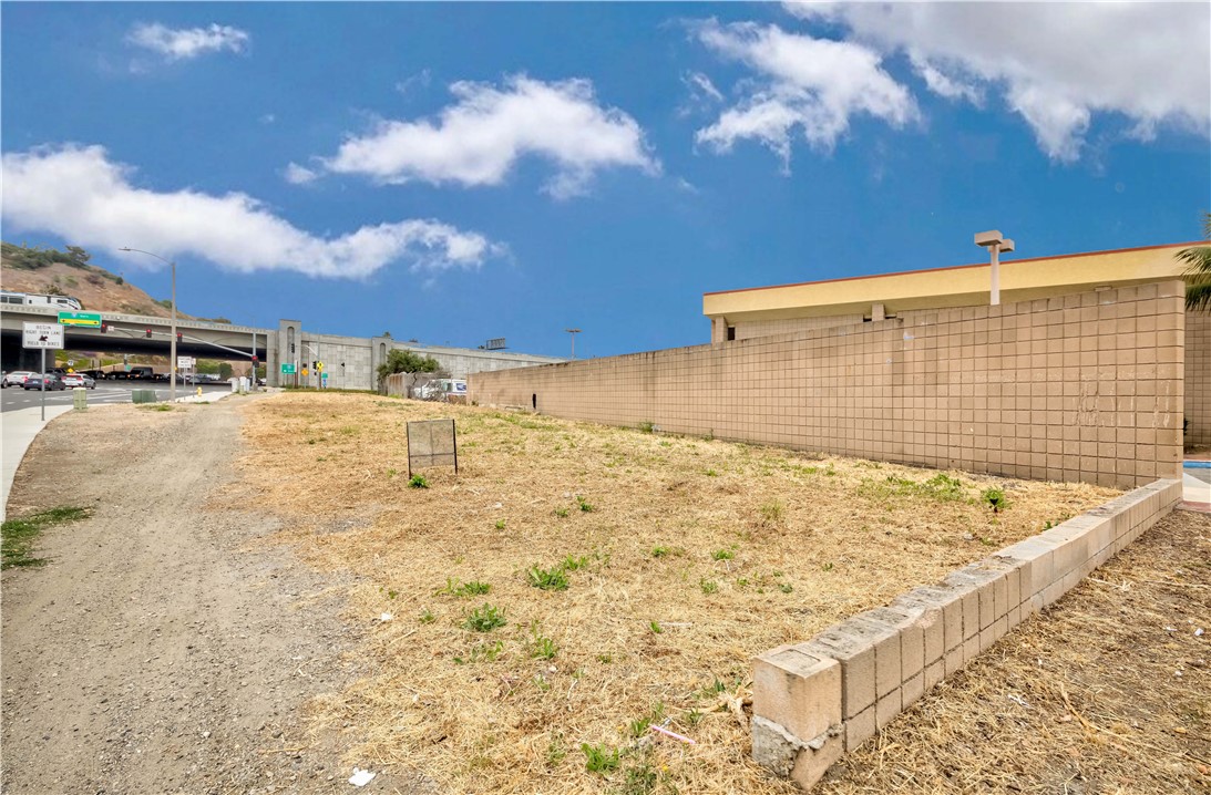 524 E Avenida Pico