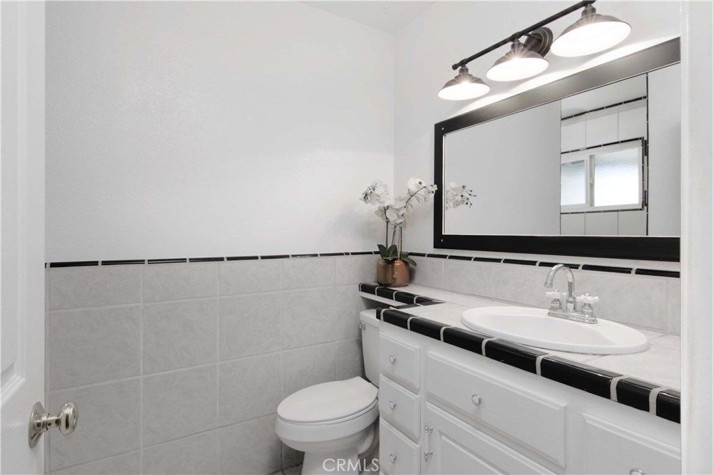 listing image 130724598020173265717
