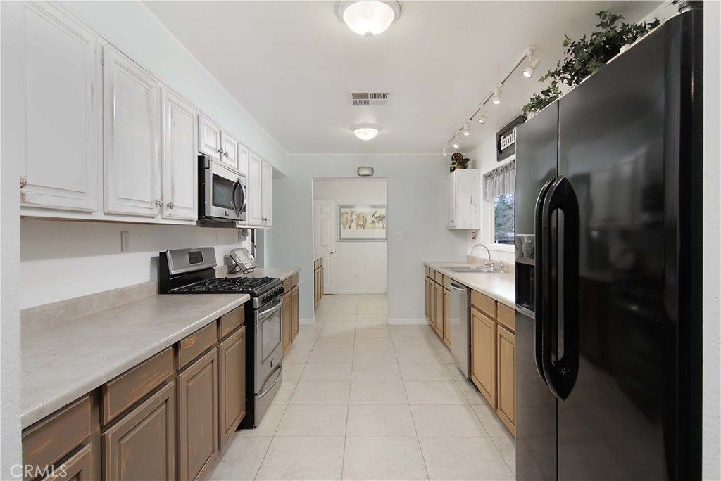 listing image 130726929937957880208