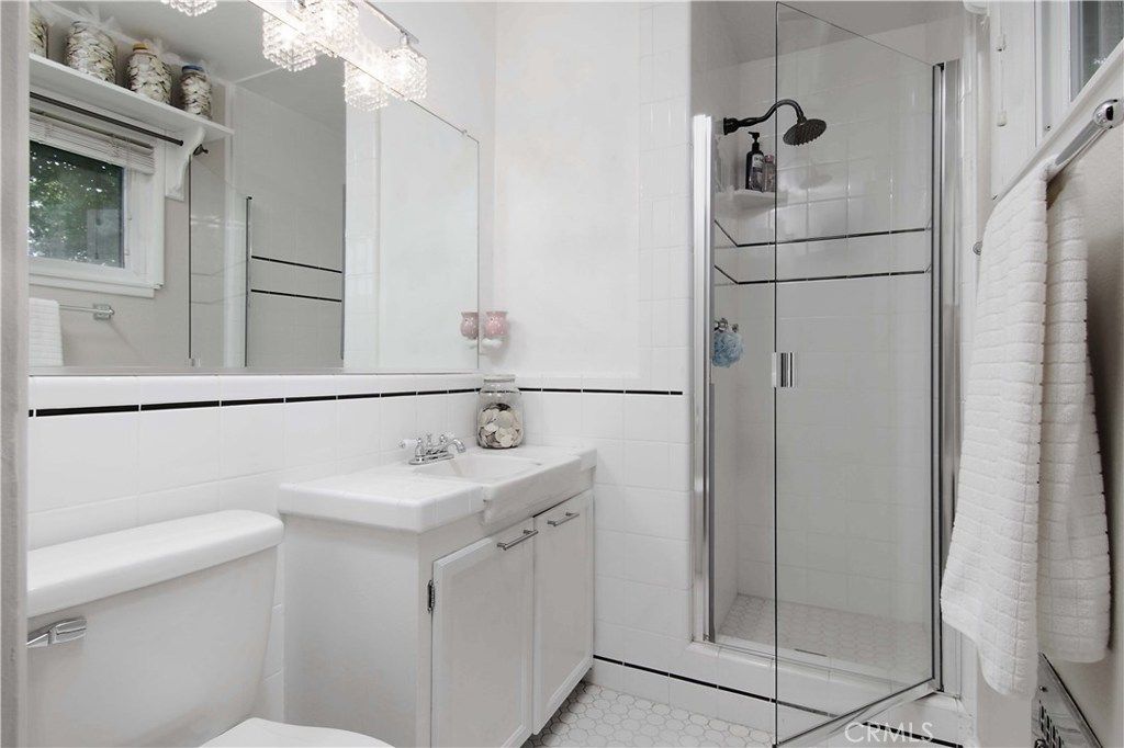 listing image 130728904065021334755
