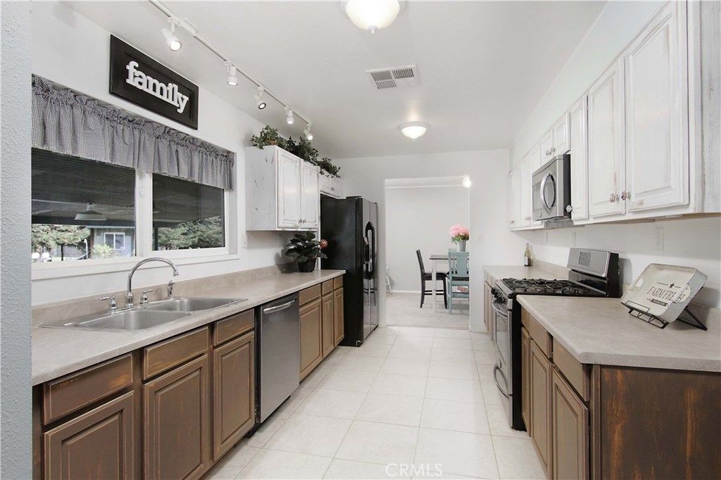 listing image 130725546064296877100