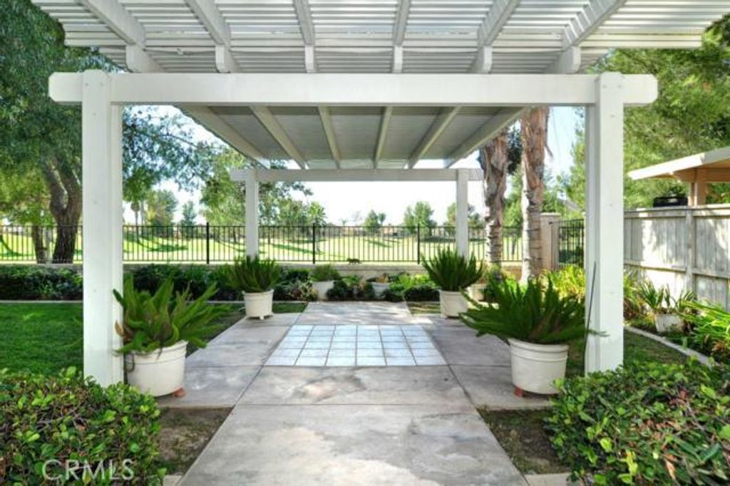 listing image 130728341449508349343