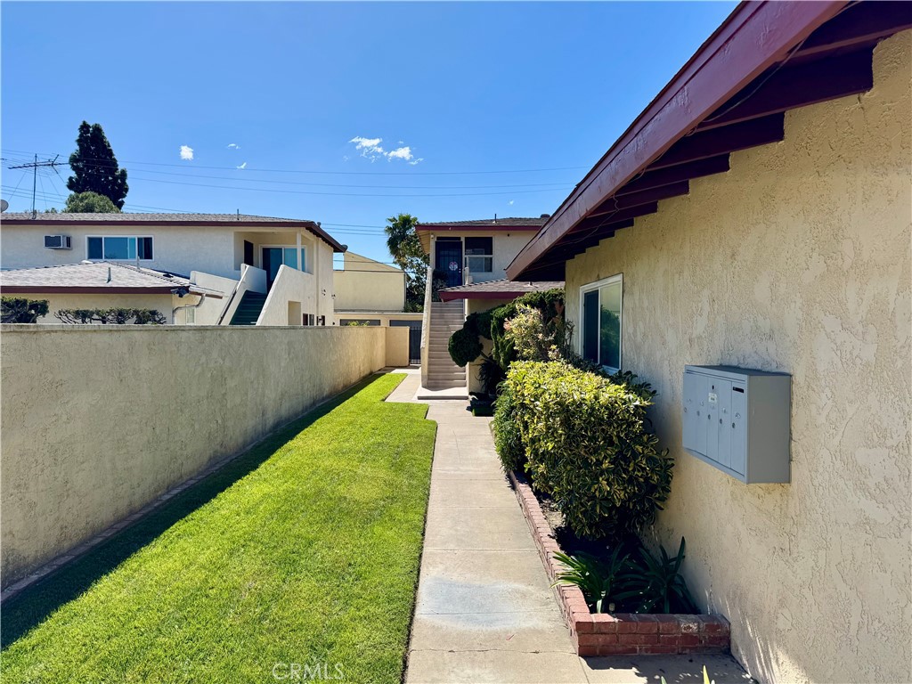 3212 W Cabot Drive