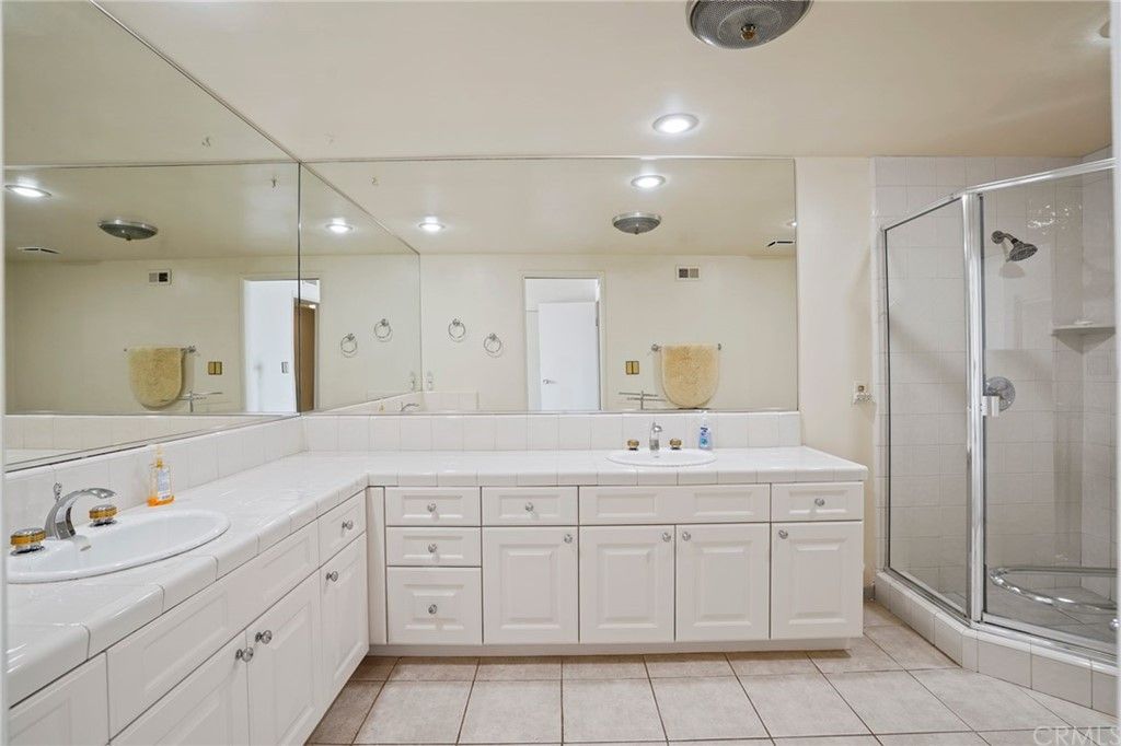 listing image 130723407449644374692
