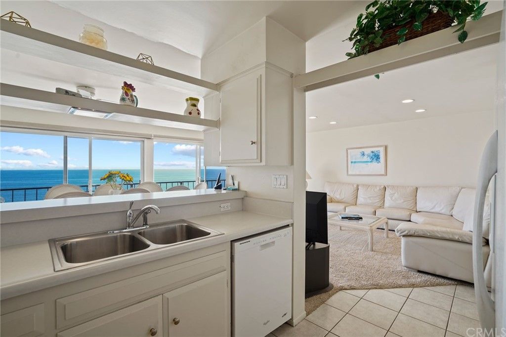listing image 130725618930532142102