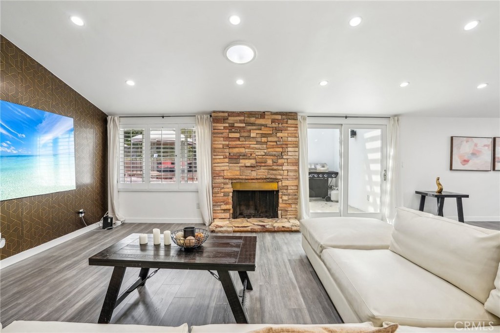 Properties 4 5633 Rawlings Avenue