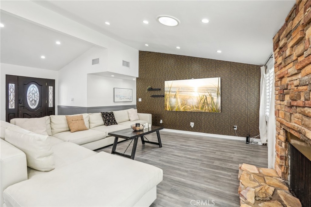 Properties 2 5633 Rawlings Avenue