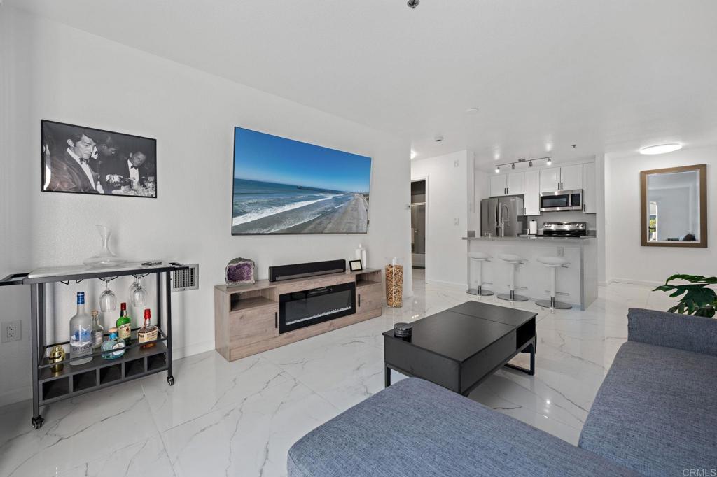 1970 Columbia Street 203