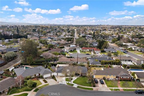 A home in North Tustin