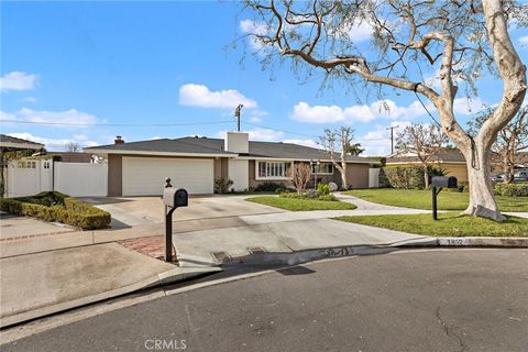 A home in North Tustin