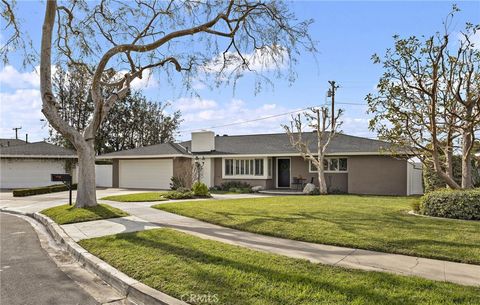 A home in North Tustin