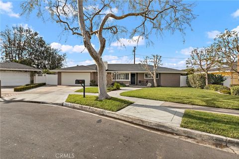 A home in North Tustin