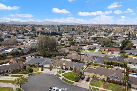 A home in North Tustin