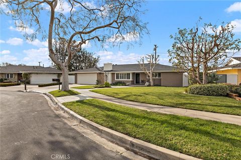 A home in North Tustin