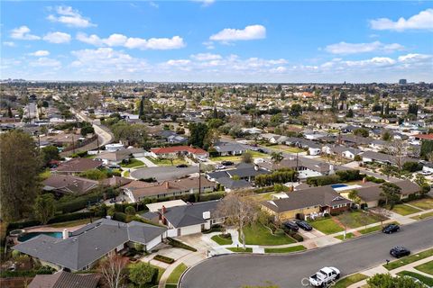 A home in North Tustin