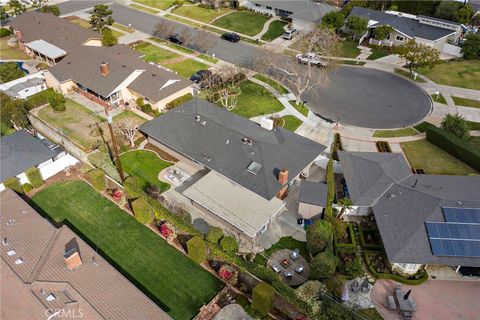 A home in North Tustin