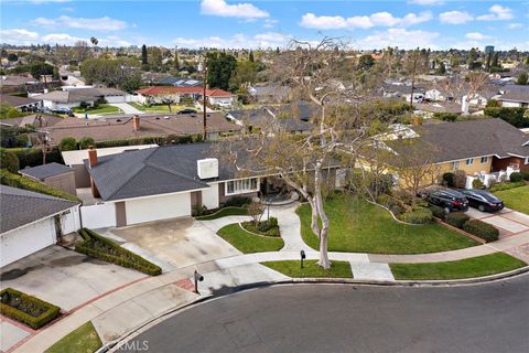 A home in North Tustin