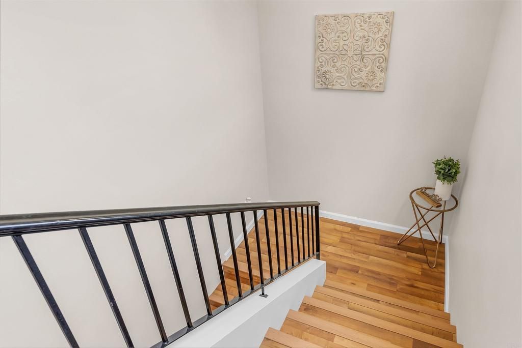 listing image 130725361492114851531