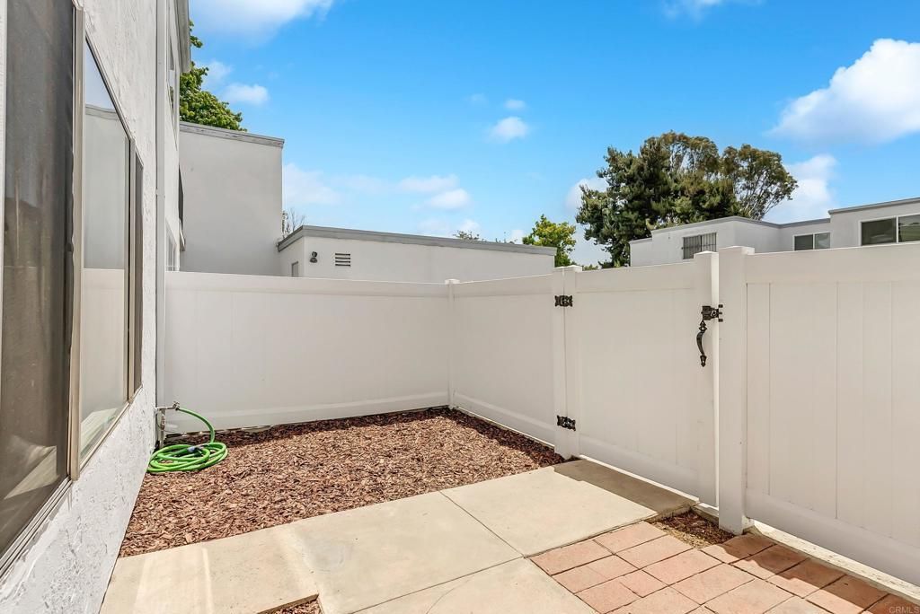 listing image 130729608477615984493