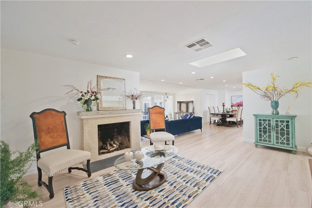 listing image 0