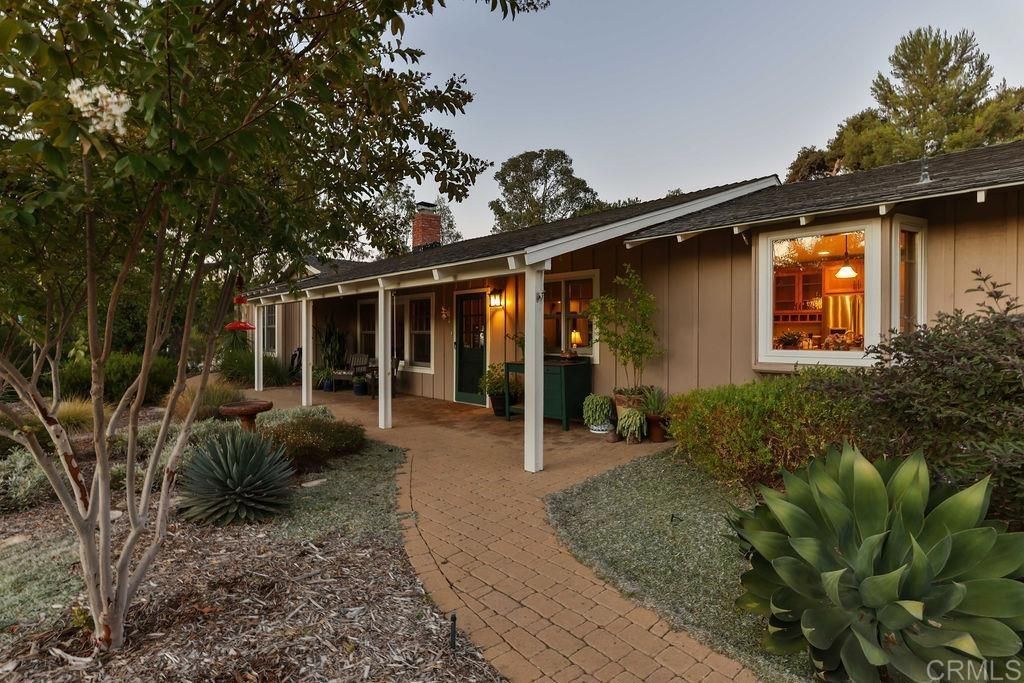 listing image 130720087642808077663