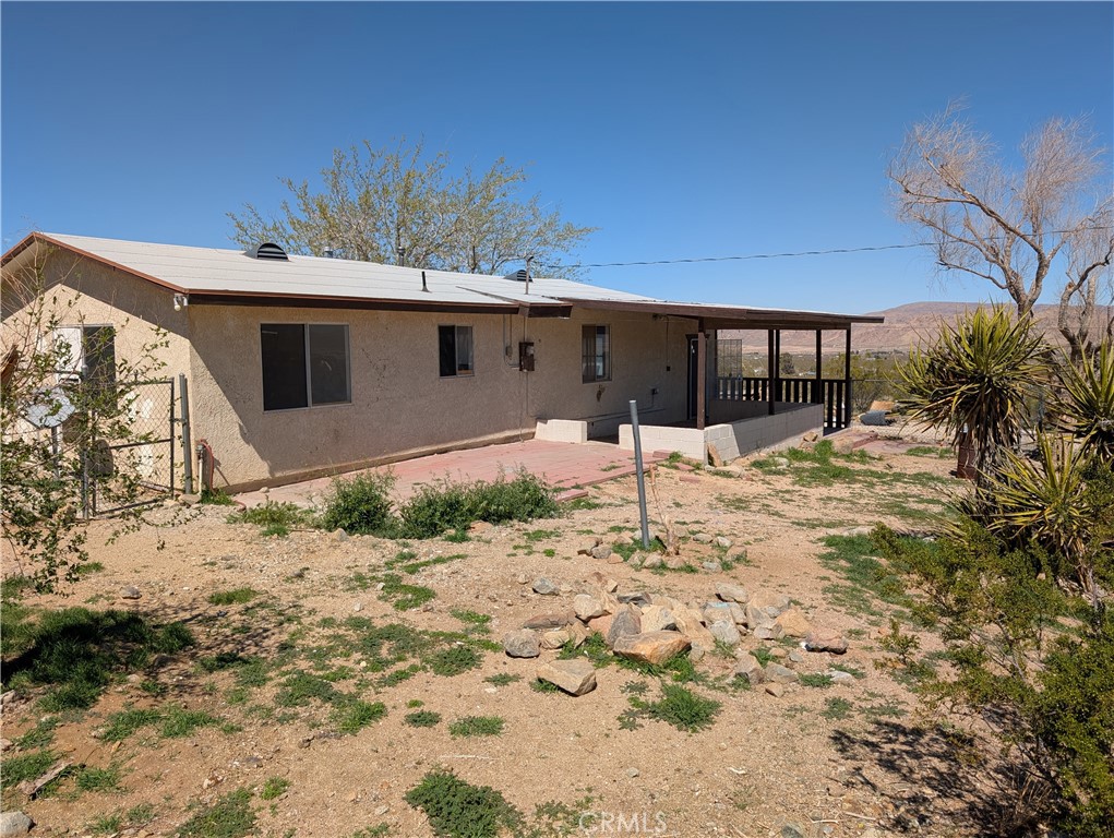 Main image without alt text